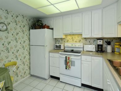 Crescent Beach 75 Yards Away From this Great Condo